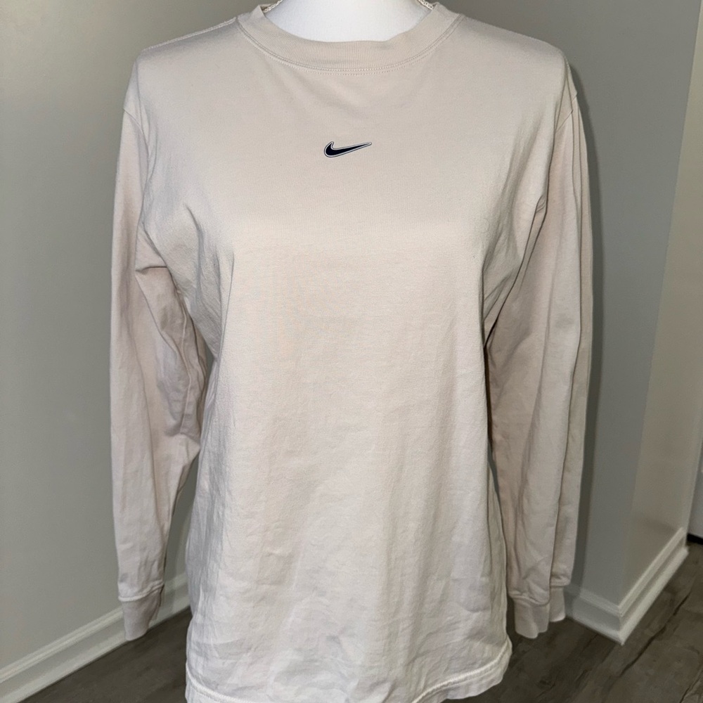 Nike Long Sleeve Tee XS‎ Loose Fit Beige Swoosh Logo Graphic Shirt Unisex